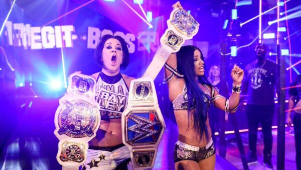 BAYLEY Y SASHA CAMPEONAS