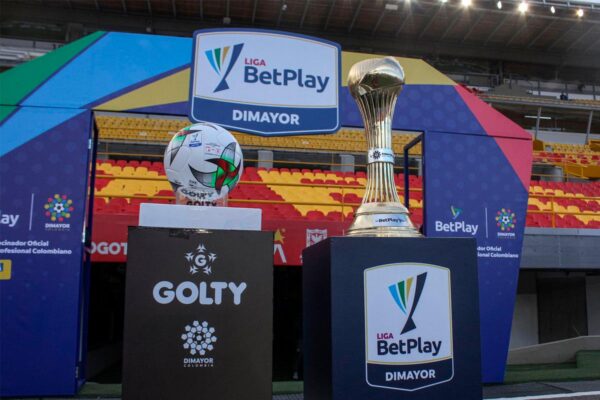 BALON Y TROFEO LIGA BETPLAY DIMAYOR FPC 2020