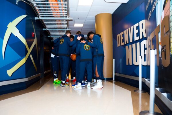 DENVER NUGGETS GANAN SU PRIMER PARTIDO