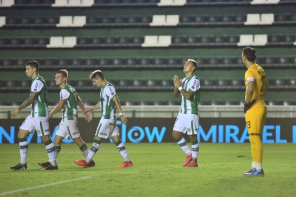 BANFIELD CELEBRA COPA DIEGO MARADONA