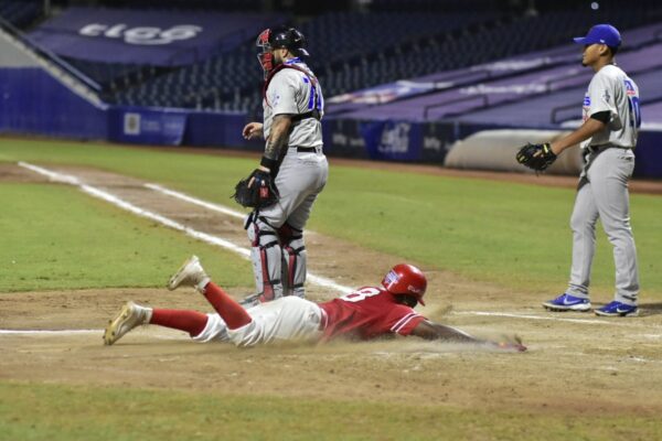 CAIMANES GANA A TIGRES DE CARTAGENA