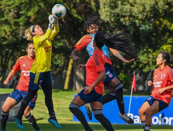 SELECCIÓN COLOMBIA FEMENINA ENTRENA