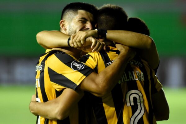 CLUB GUARANÍ GOLEA EN LA PRIMERA FASE