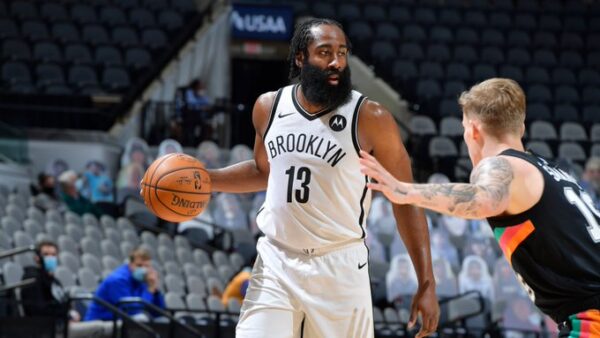 BROOKLYN NETS LE GANA A SAN ANTONIO SPURS