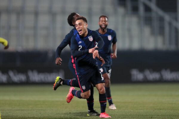 SERGINHO DEST CELEBRA GOL USA