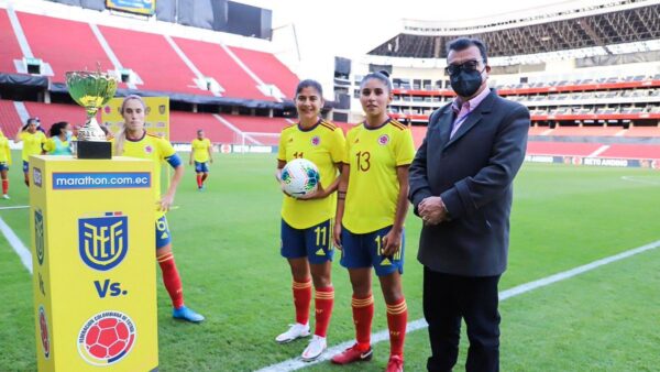 COLOMBIA GOLEA A ECUADOR