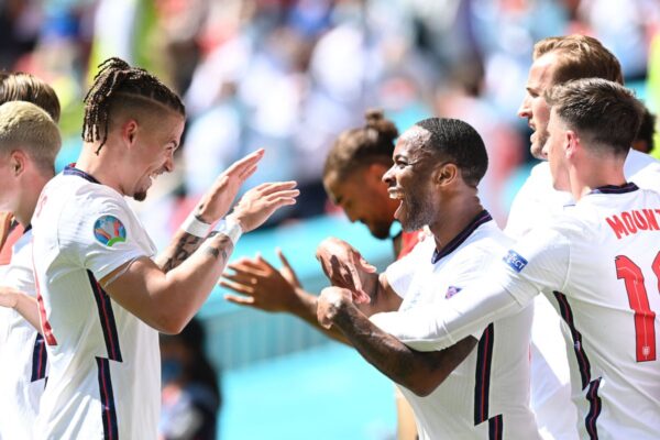 INGLATERRA CELEBRA GOL RAHEEM STERLING EURO 2020