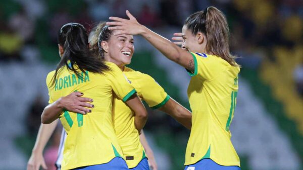 BRASIL CELEBRA ADRIANA COPA AMERICA FEMENINA