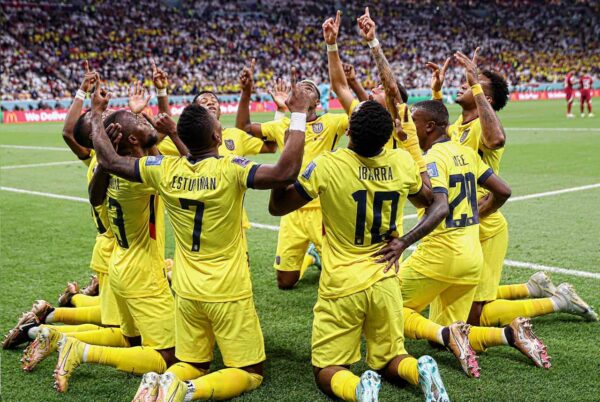 ECUADOR CELEBRA PARTIDO INAUGURAL FEF