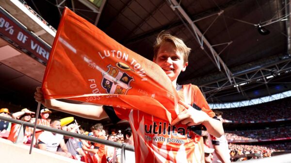 AFICIONADO LUTON TOWN