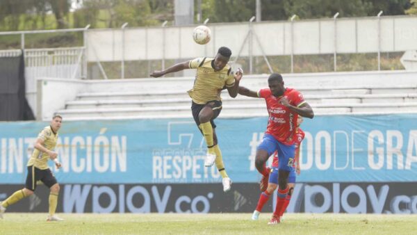 AGUILAS DORADAS PASTO CUADRANGULARES