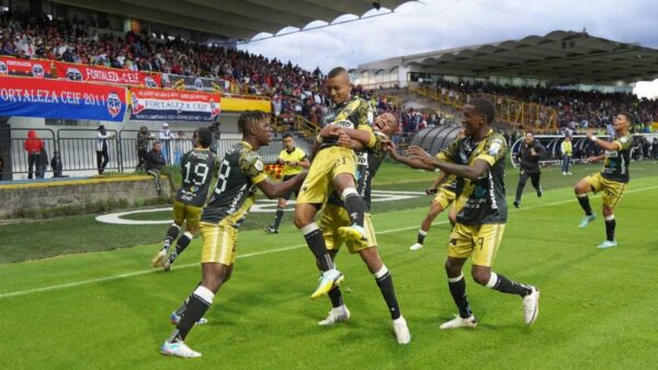 LLANEROS CELEBRA FORTALEZA TECHO