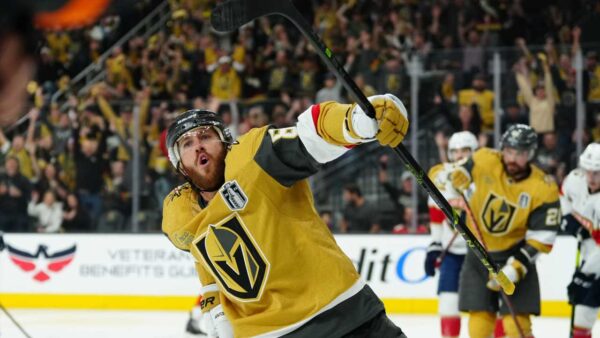 VEGAS GOLDEN KNIGHTS CELEBRAN JUEGO 2