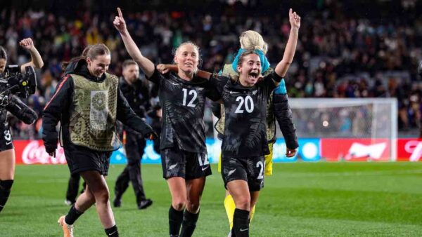 NUEVA ZELANDA CELEBRA GOL MUNDIAL FEMENINO