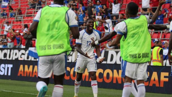 PANAMA CELEBRA VS MARTINICA COPA ORO