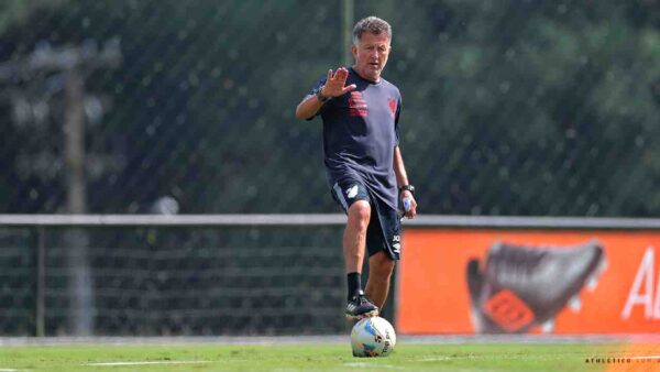 DESPIDO JUAN CARLOS OSORIO DE ATHLETICO PARANAENSE