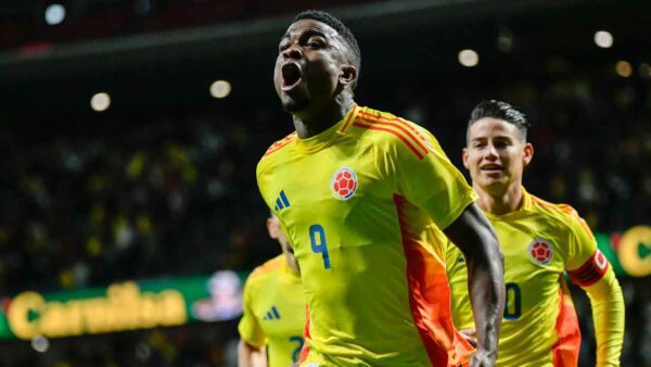 JHON CORDOBA CELEBRA COLOMBIA RUMANIA FCF