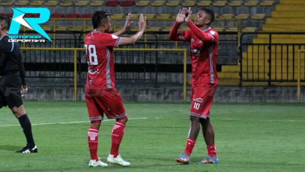 ROBERT LARA CELEBRA TIGRES FC ROTONDA DEPORTIVA