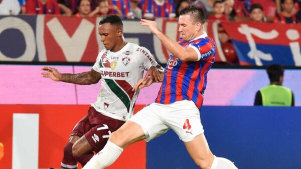 CERRO PORTEÑO FLUMINENSE DISPUTA DE BALÓN