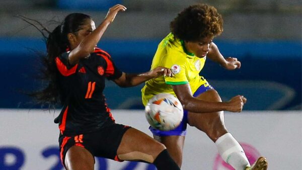 COLOMBIA BRASIL DISPUTA DE BALÓN