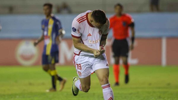 RAFAEL SANTOS BORRE CELEBRA INTERNACIONAL SUDAMERICANA