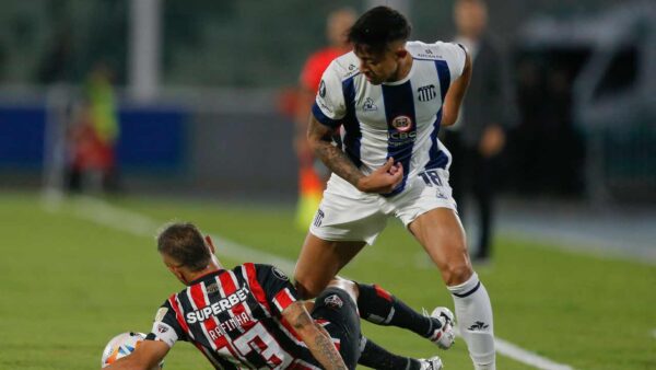 TALLERES SAO PAULO DISPUTA BALÓN