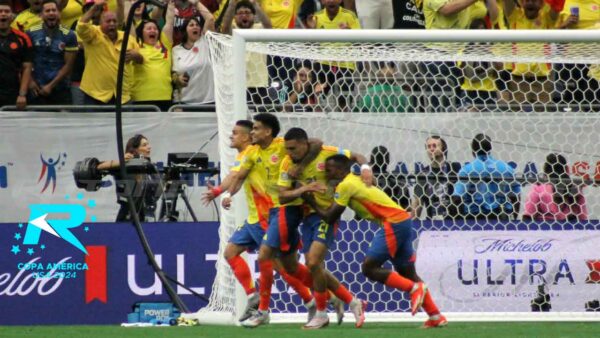 COLOMBIA CELEBRA GOL DANIEL MUNOZ COPA AMERICA ROTONDA DEPORTIVA