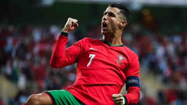 FESTEJO DE CRISTIANO RONALDO CON PORTUGAL