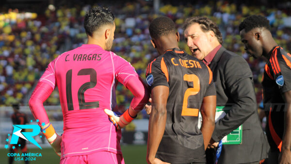 NESTOR LORENZO Y DEFENSAS DE COLOMBIA COPA AMERICA ROTONDA DEPORTIVA