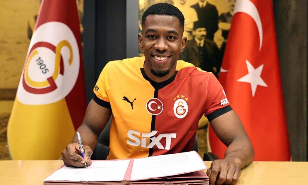 CARLOS CUESTA FIRMA CON GALATASARAY