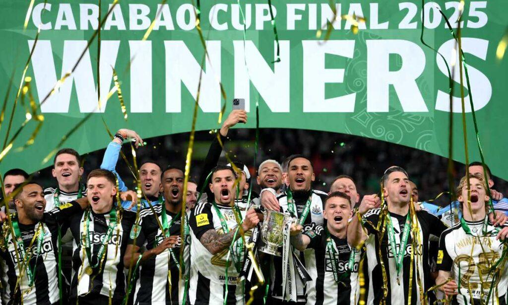 NEWCASTLE CAMPEON EFL CUP COPA DE LA LIGA DE INGLATERRA