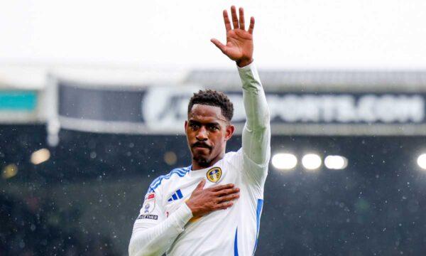 JUNIOR FIRPO CELEBRA LEEDS UNITED